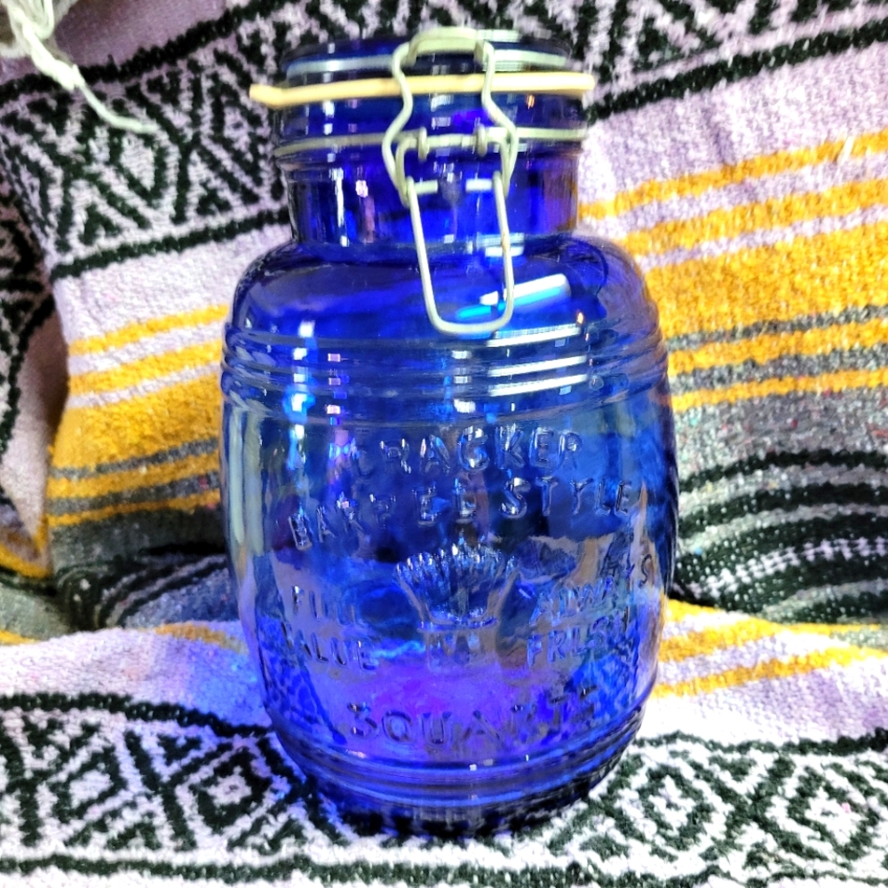 Vintage Cracker barrel 3 quart latched lided cookie jar-cobalt blue